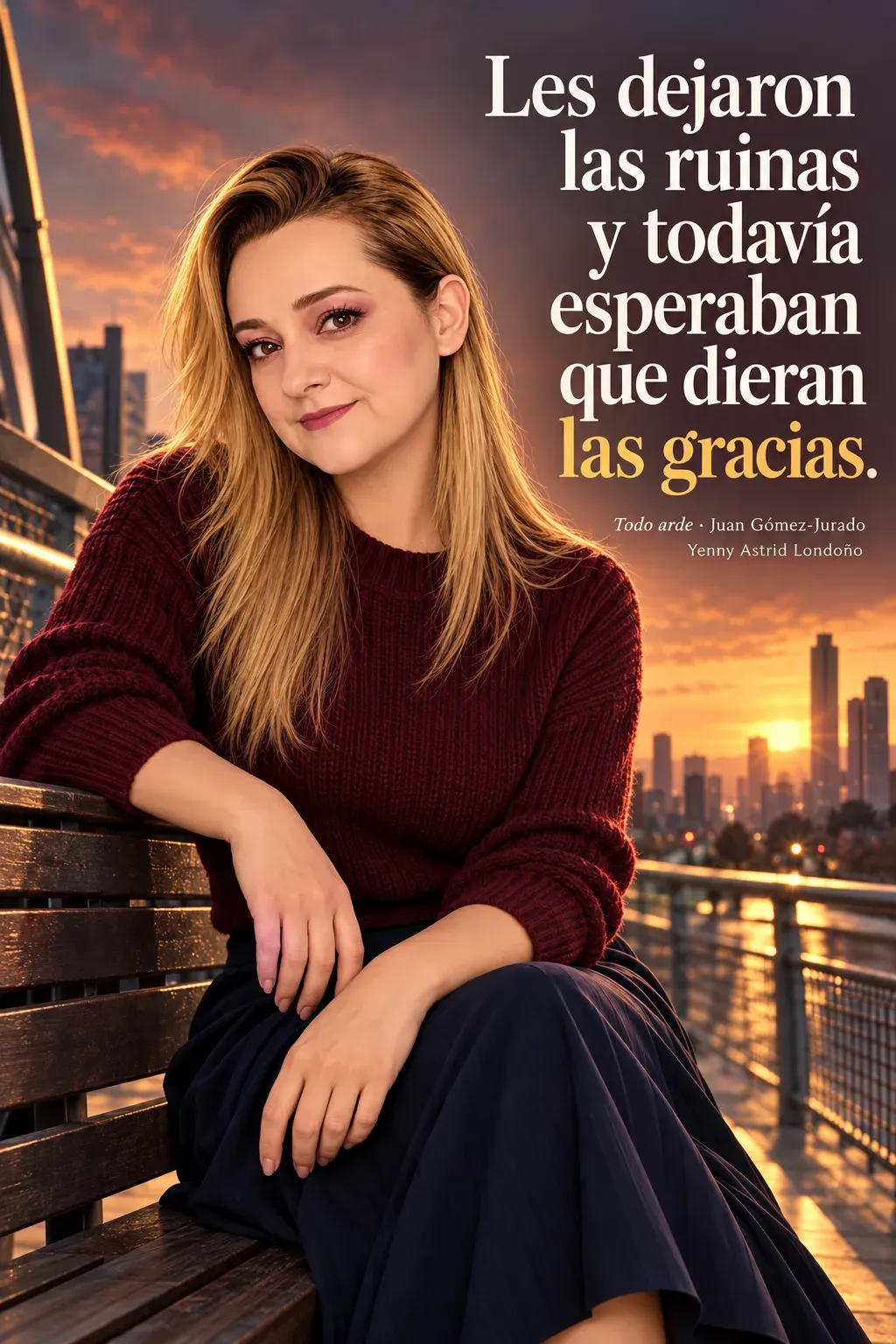 Yenny con suéter borgoña y falda azul marino sentada en un banco al amanecer frente a la ciudad.