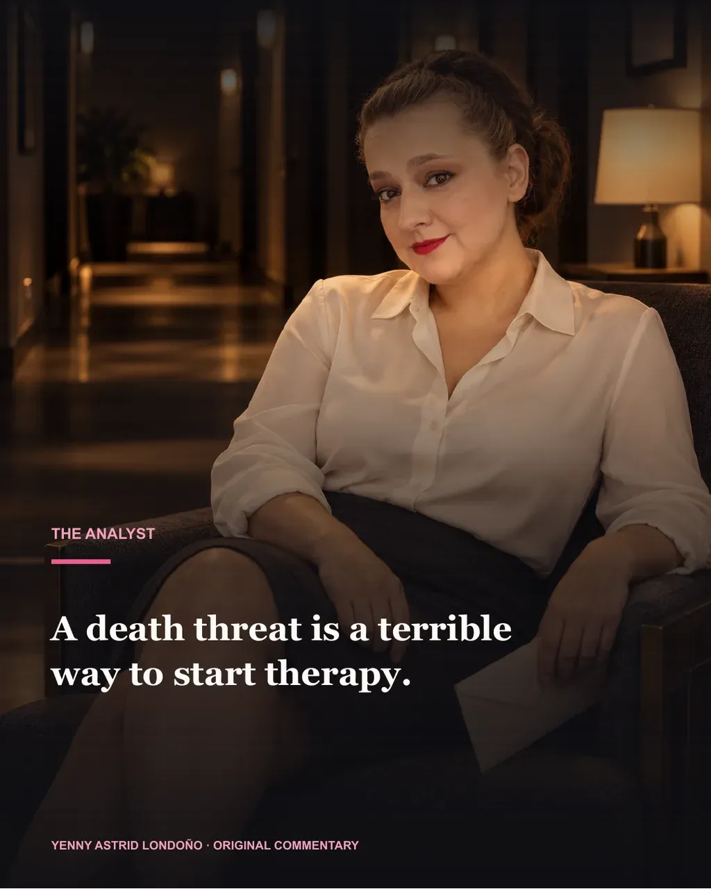 Image from Yenny Astrid Londoño’s review of “The Analyst”. Illustration of El psicoanalista, by John Katzenbach, with overlaid text: «A death threat is a terrible way to start therapy.»
